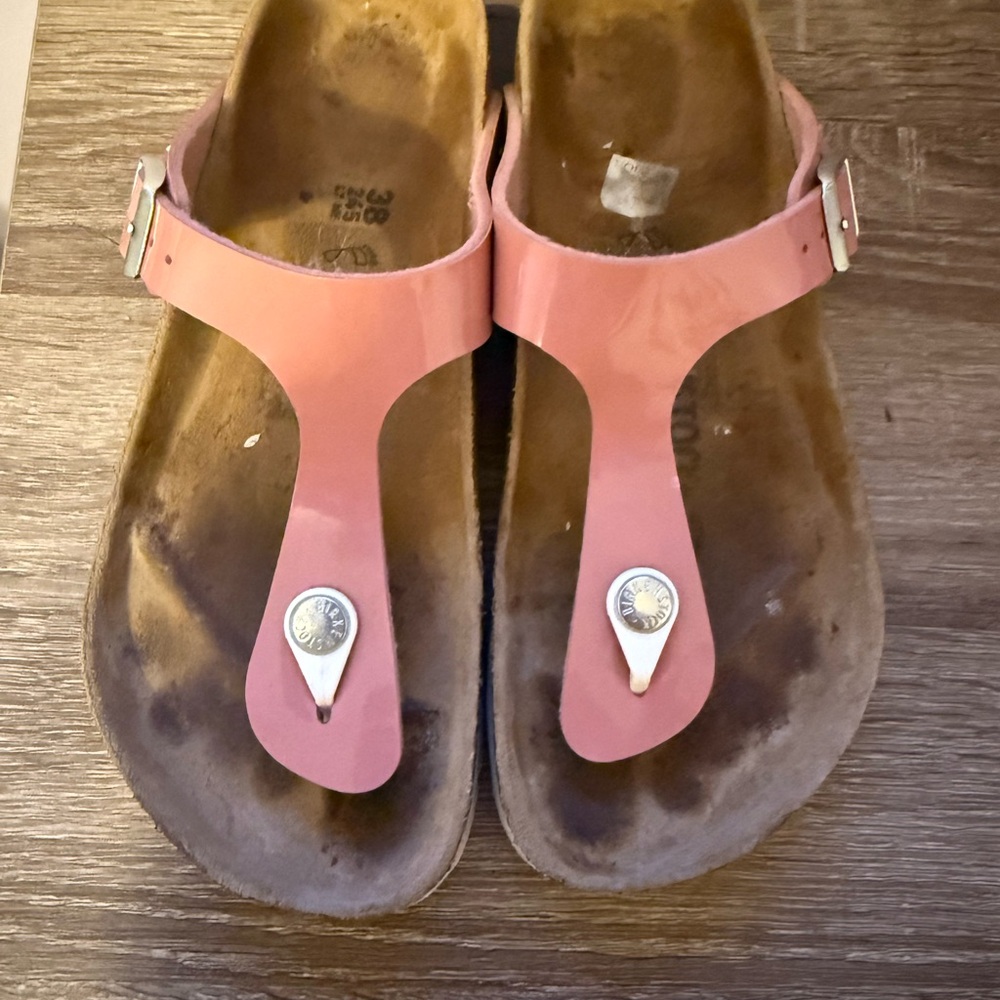 Birkenstock Gizeh Sandals Womens Size 38 EU 7 US Patent Leather Peach Coral